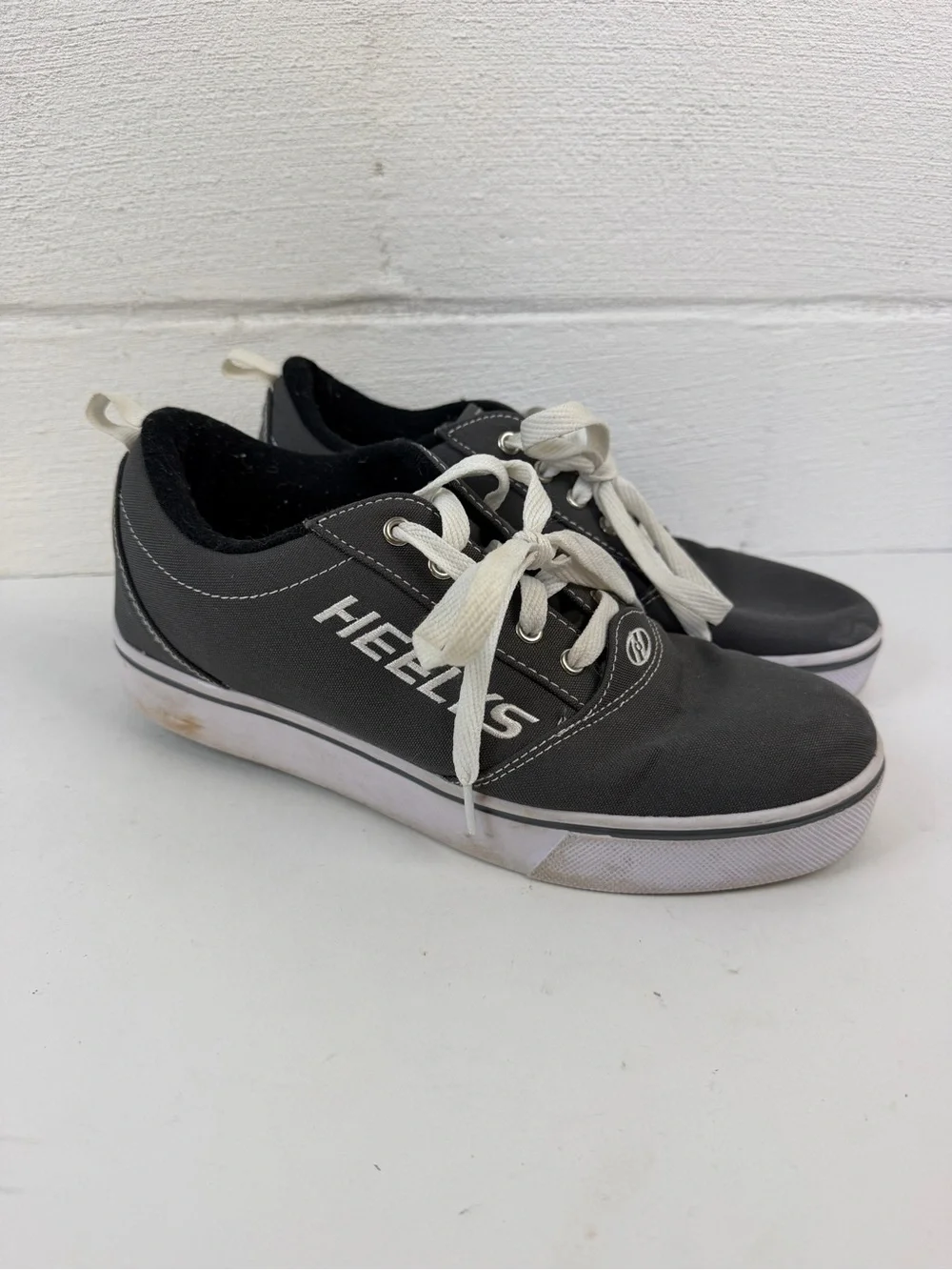 Heelys gray lace up skate sneakers, 8